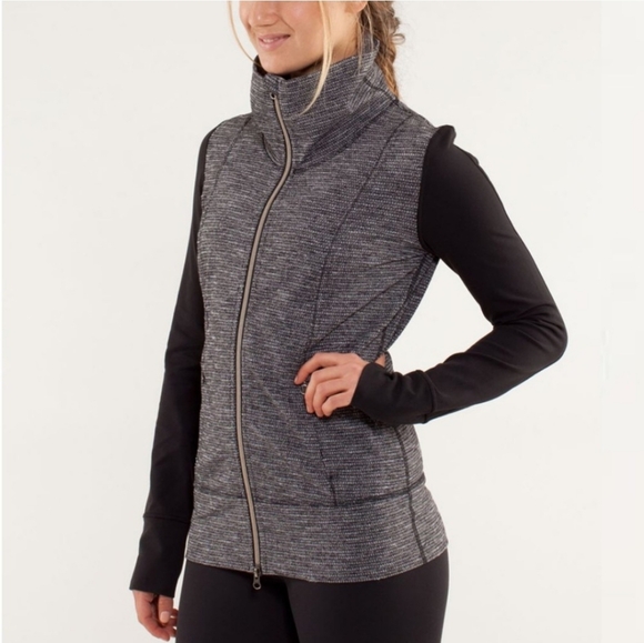 Lululemon Full Zip Size 2 - Picture 3 of 5